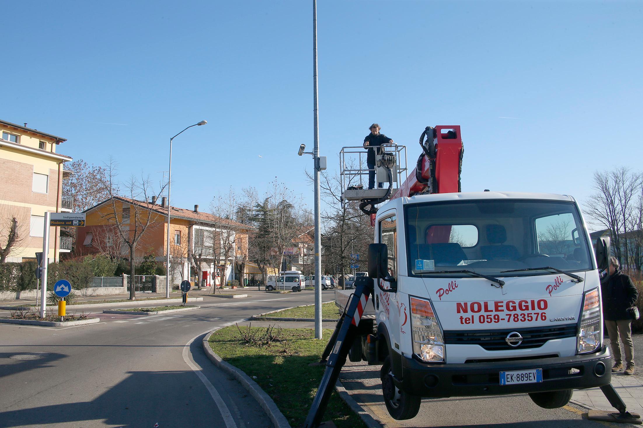 Modena Est, ecco le telecamere di controllo sulla rotonda