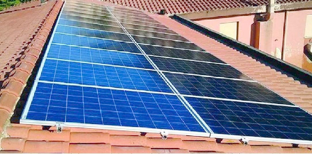 L'impianto fotovoltaico sul tetto della scuola di Santa Caterina
