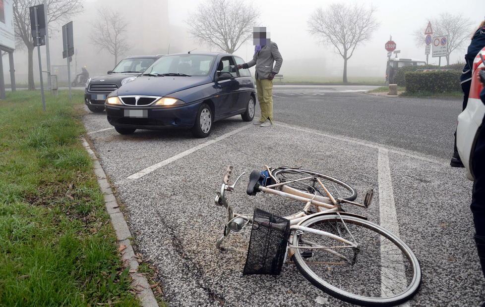 Grave anziano investito da un’auto lungo la statale