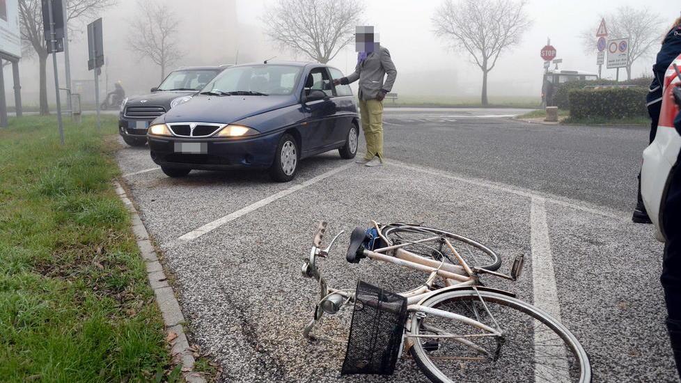 Grave anziano investito da un’auto lungo la statale