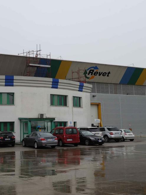 Operaio precipita da due metri 