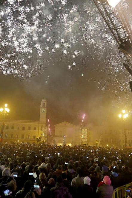 Ponte di Mezzo e 5 piazze dieci ore di spettacoli