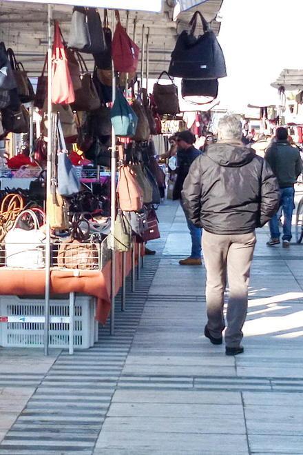 Gli ambulanti al contrattacco: noi teniamo viva Lido 