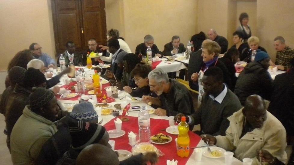 Cenone multietnico con gli immigrati