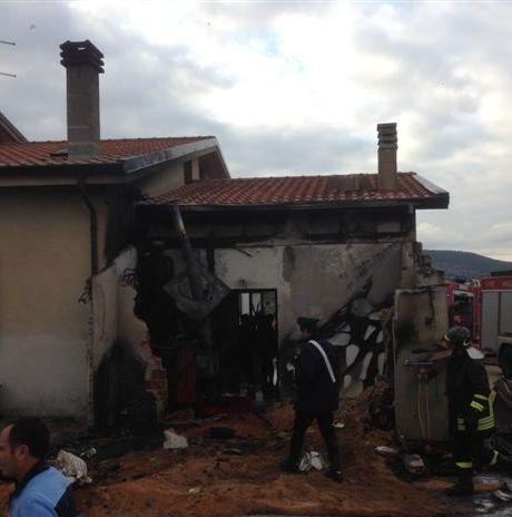 Violento incendio devasta la casa di un agricoltore