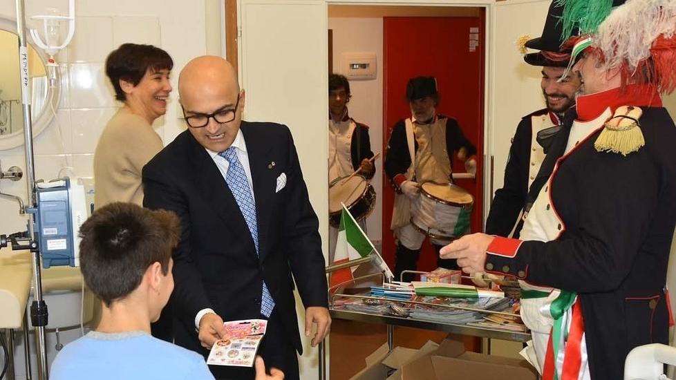 Bandiere Tricolore e figurine per i pazienti di Pediatria
