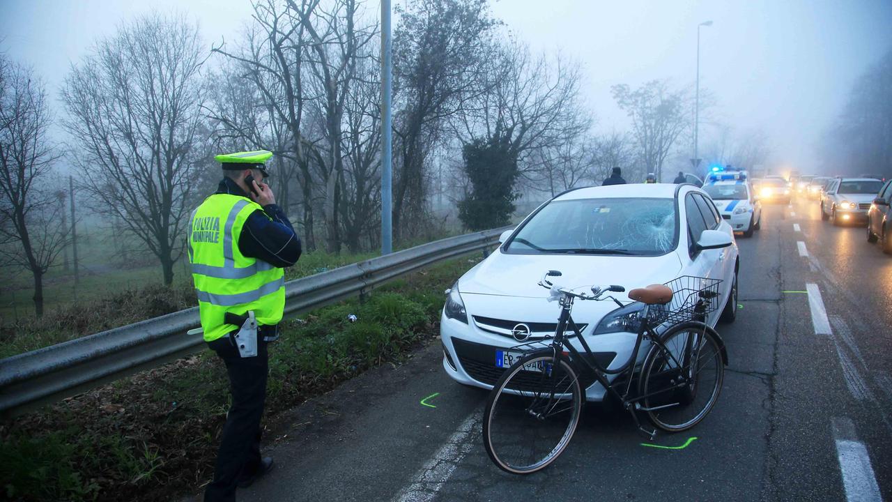 Donna di Formigine travolta in bici