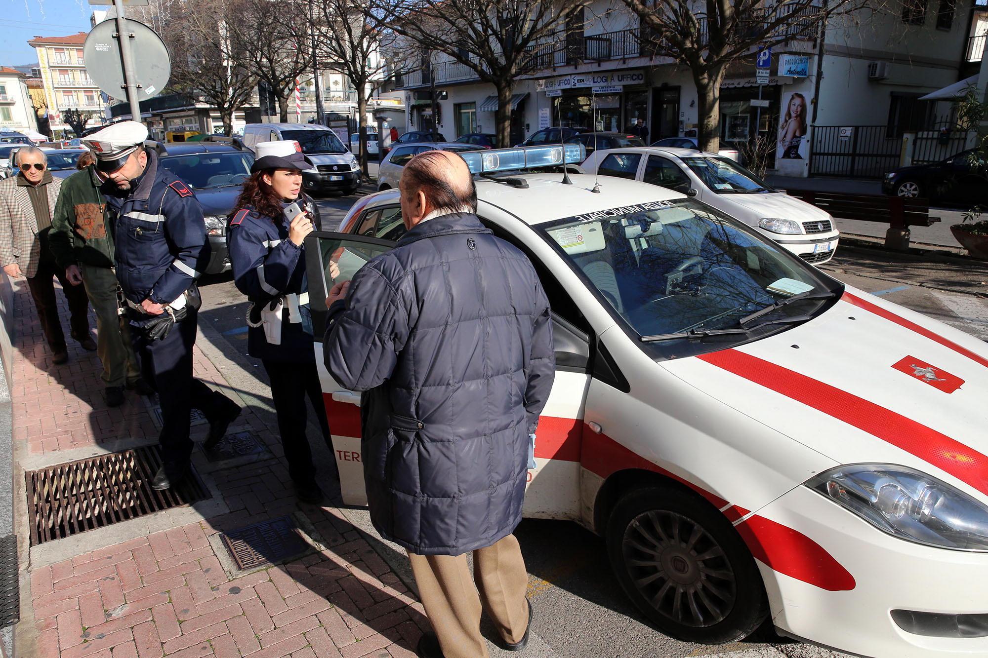 Targhe alterne, è morbido il debutto su strada
