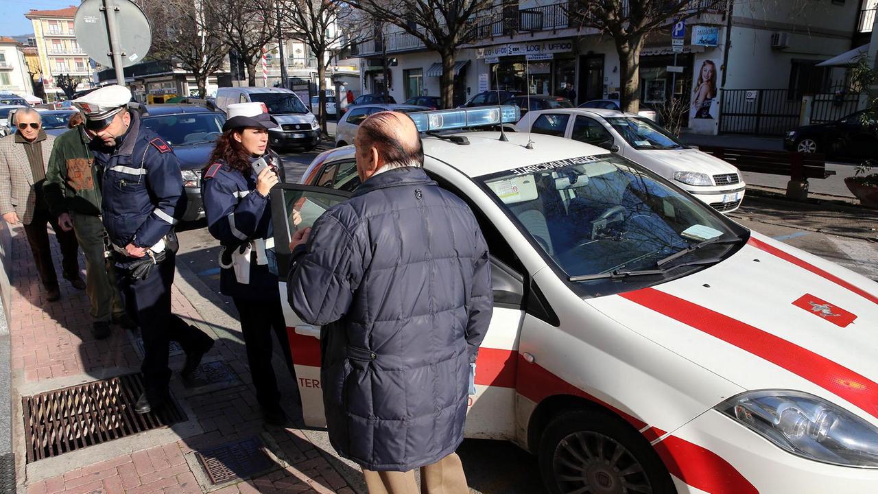 Targhe alterne, è morbido il debutto su strada