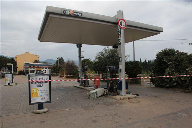 Il distributore di benzina assaltato dai ladri