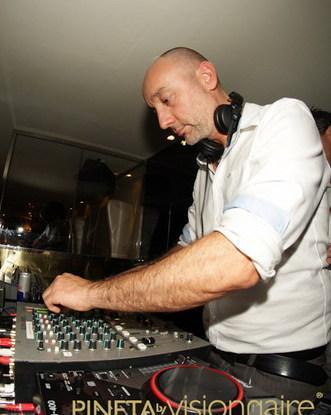 Veglione con una battaglia tra staff di dj