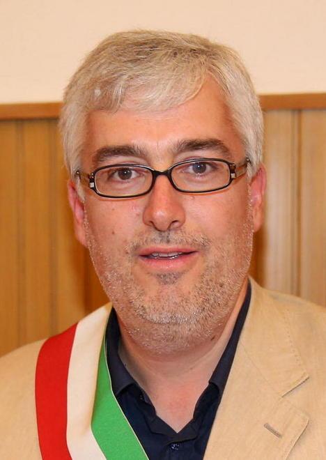 Una tavola rotonda sugli alberi di Natale