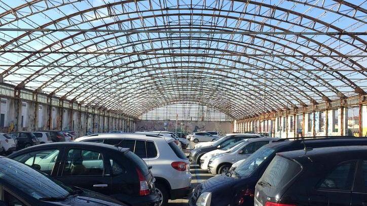 Un parcheggio a due piani all’ex Ape