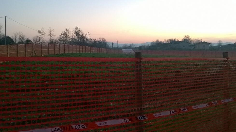 Arpa vieta di coltivare il terreno inquinato