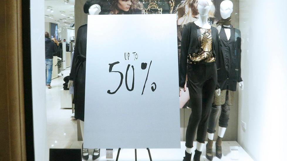 Saldi dal 5 gennaio ma le svendite sono già iniziate