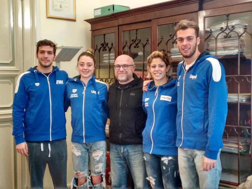I campioni del nuoto con il sindaco Nogarin 