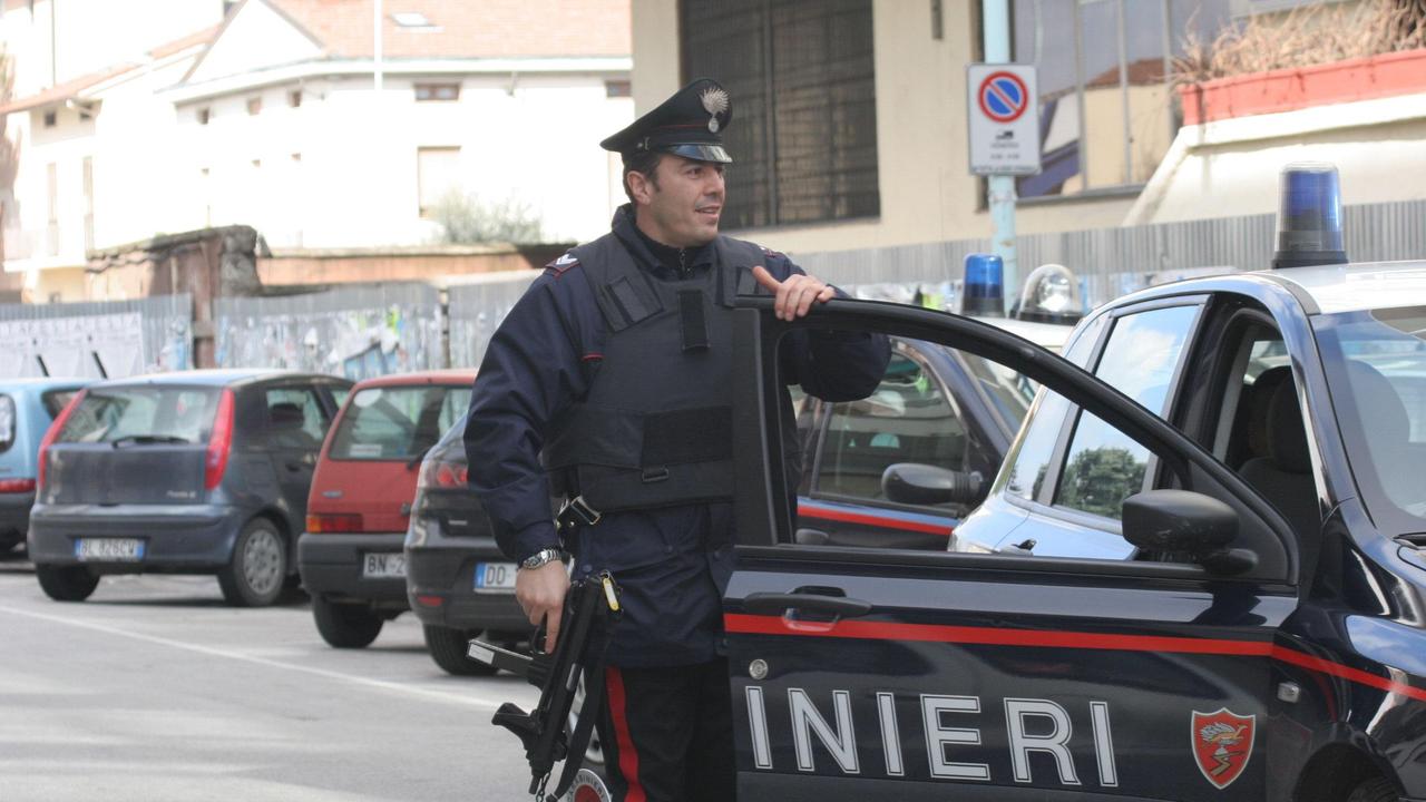 Una pattuglia di carabinieri (foto d'archivio)