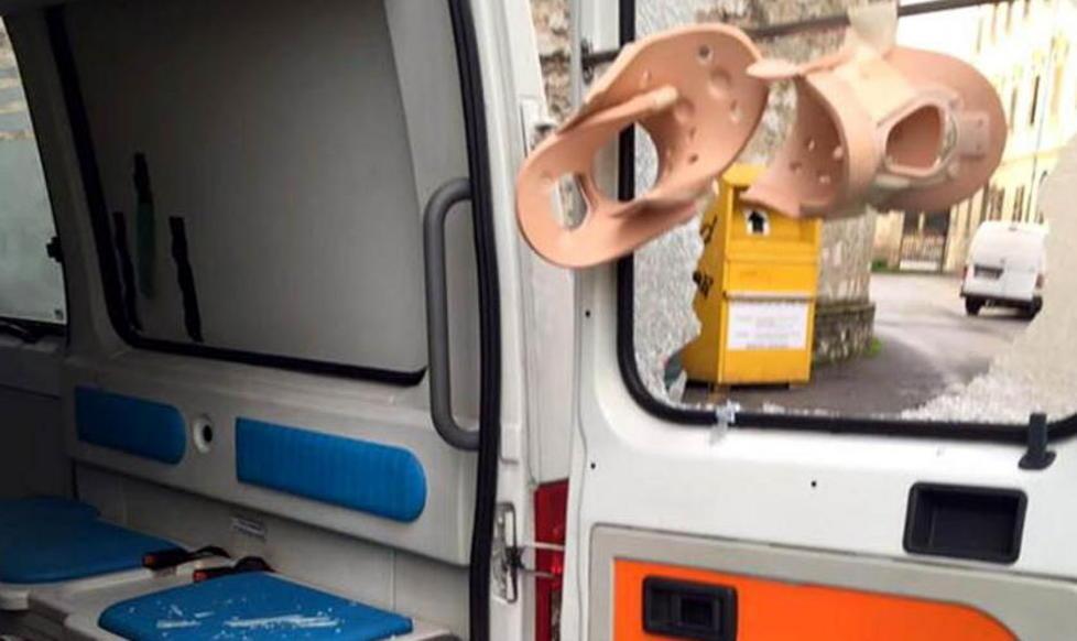 Nuovi atti vandalici contro l’ambulanza della Misericordia