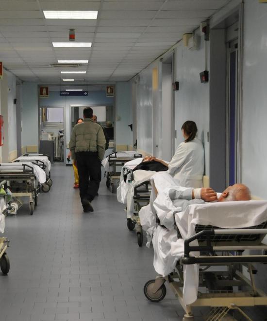Morto dopo la caduta: nove indagati 