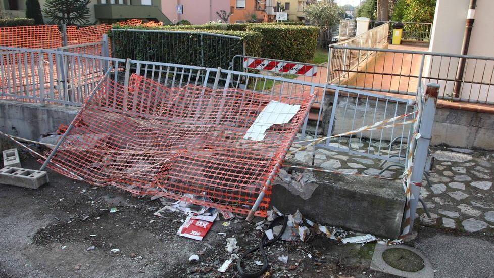Muro della scuola danneggiato un pericolo per gli alunni