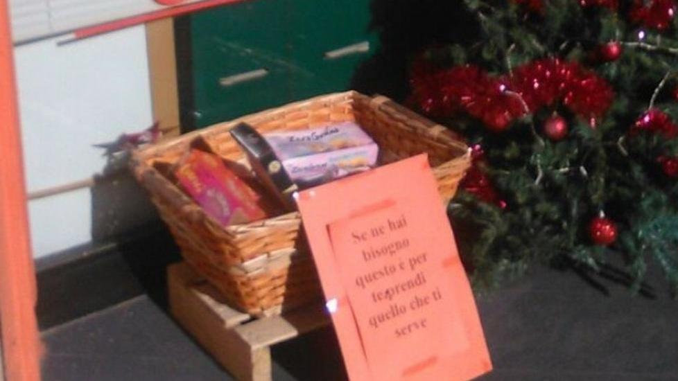 La solidarietà è un cesto pieno di viveri