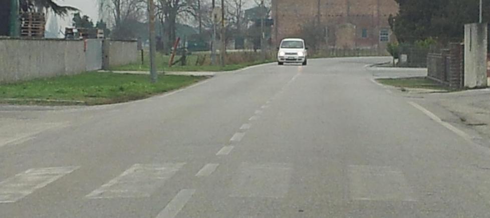 Strisce sbiadite, segnali da rifare 