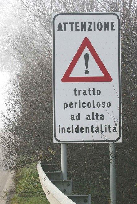 Su quella Provinciale un cartello ricorda la pericolosità