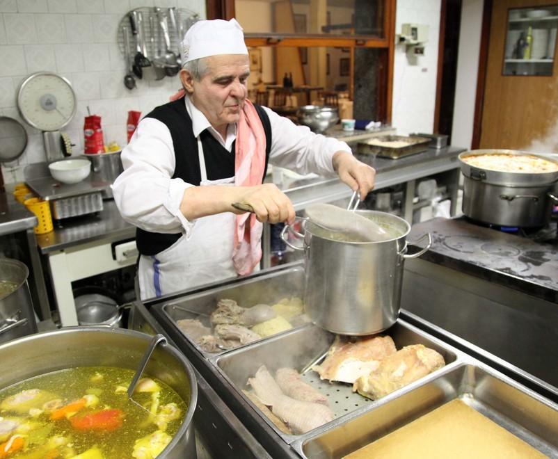 «Il segreto di cappelletti e bolliti? E’ la lavorazione del brodo» 