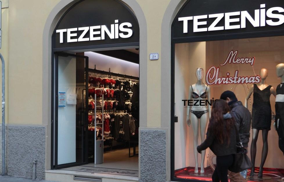 Reggio Emilia, è guerra ai negozi con le porte aperte 