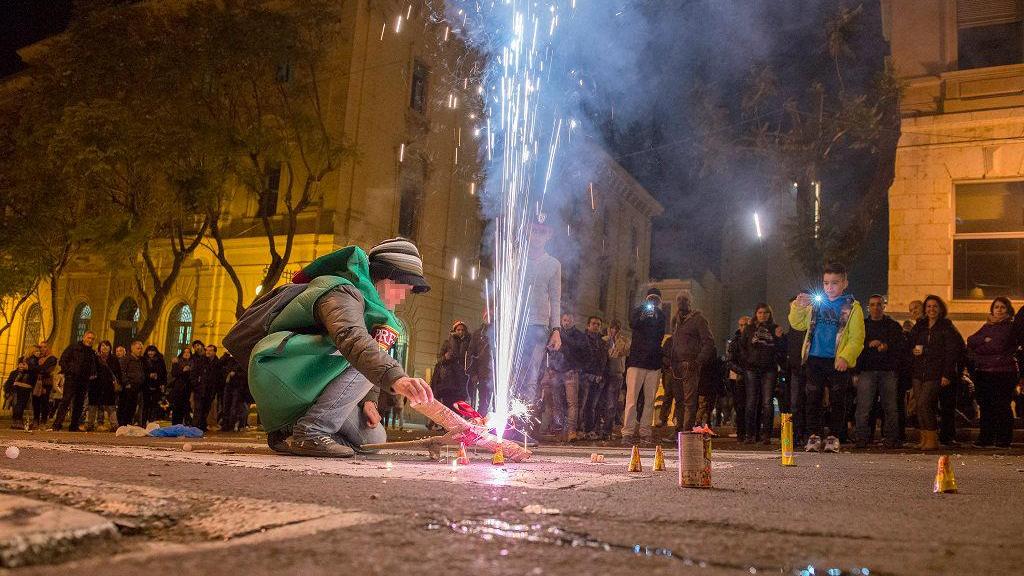 Botti di fine anno nonostante i divieti, due in ospedale a Cagliari e a Carbonia