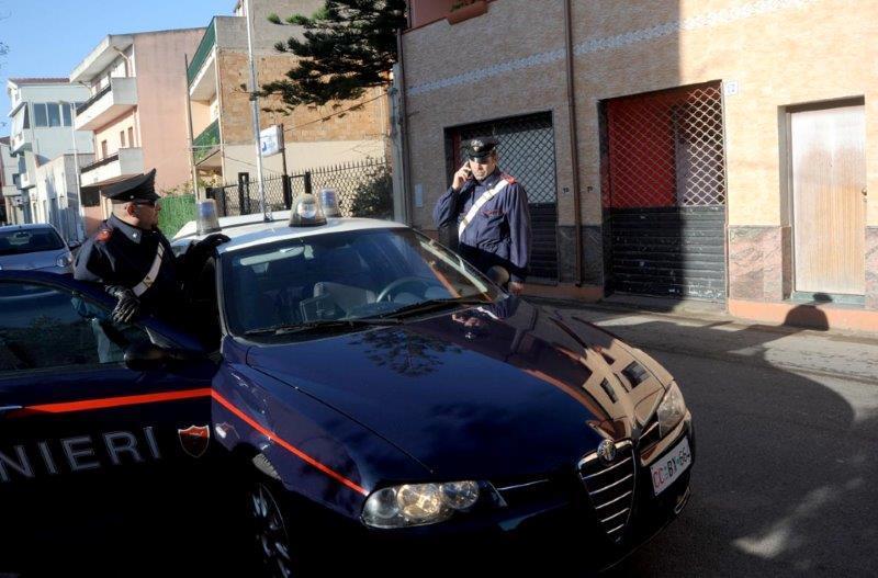 Un posto di blocco dei carabinieri a Capoterra