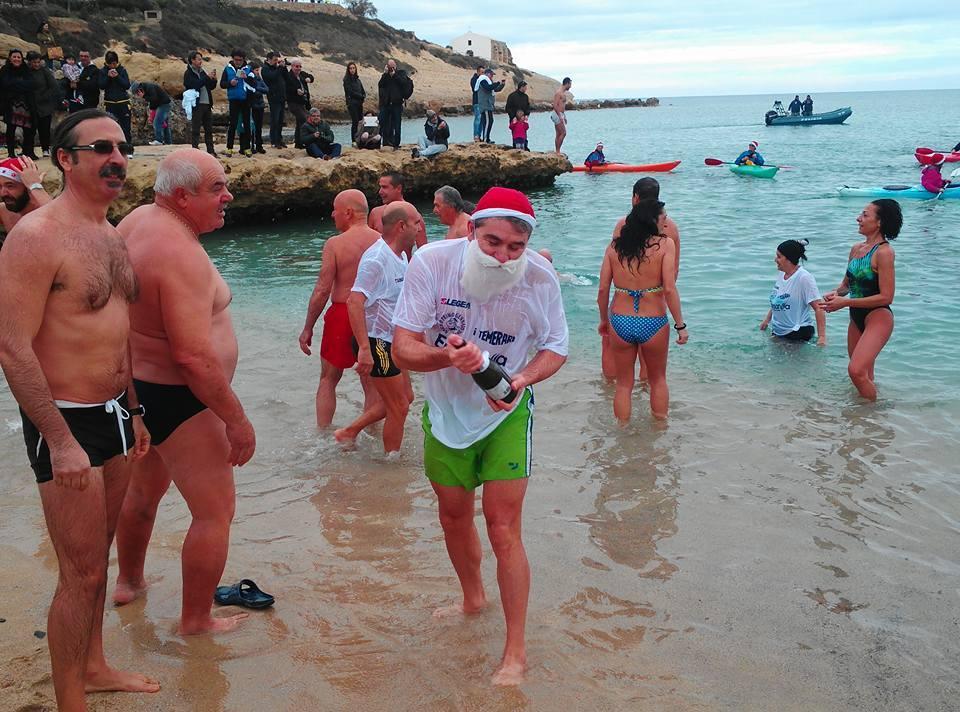Il bagno di Capodanno 2016 a Porto Torres