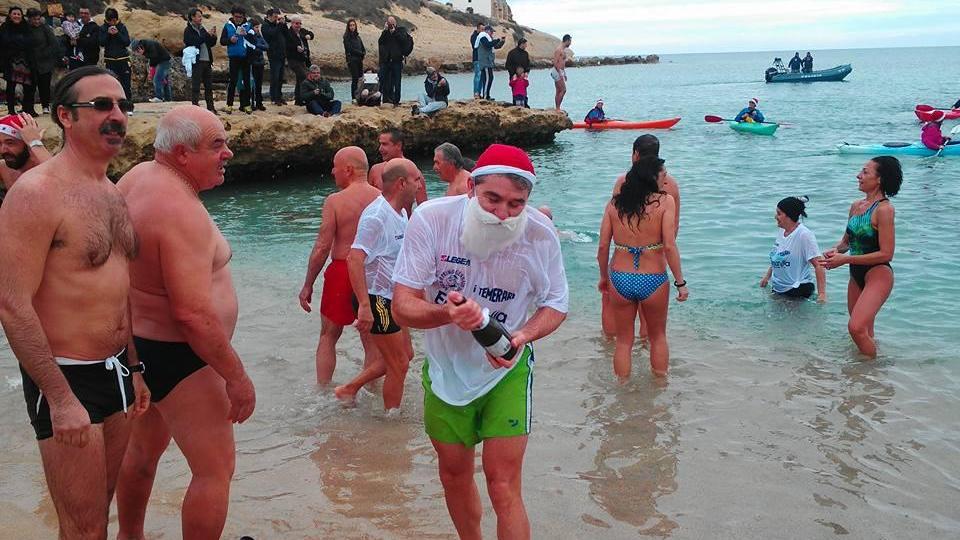 Il bagno di Capodanno 2016 a Porto Torres