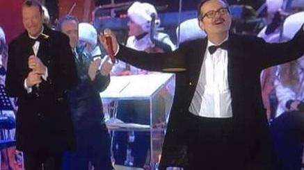Un momento dello show con Amadeus e Rocco Papaleo