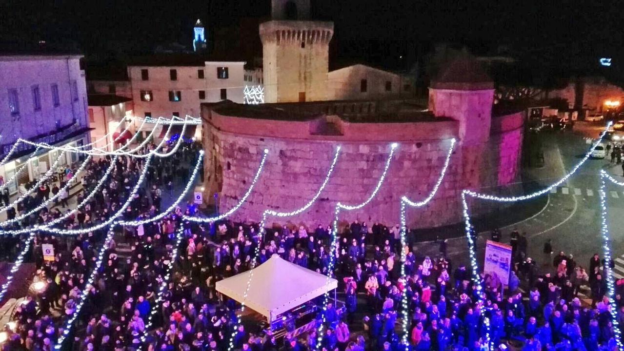 Esibizione con gran pubblico in piazza anche per la coppia di Djset (foto Paolo Barlettani)
