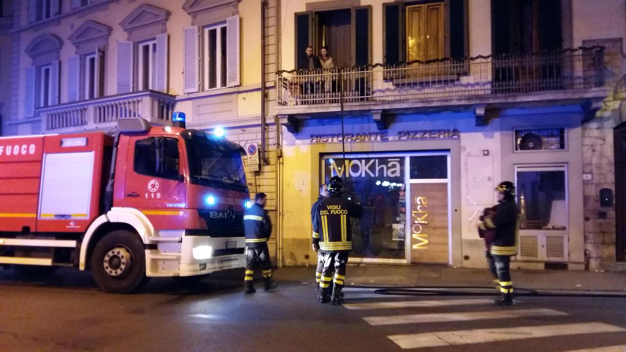 L'intervento dei vigili del fuoco in piazza San Marco