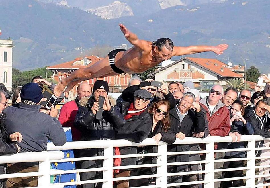 Capodanno 2016: piazze piene, botti, ma nessun ferito. 