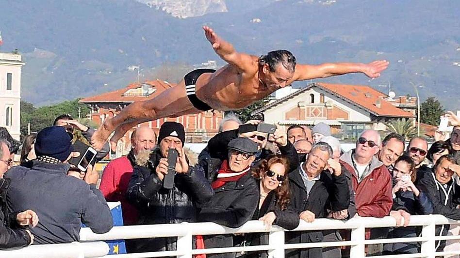 Capodanno 2016: piazze piene, botti, ma nessun ferito.