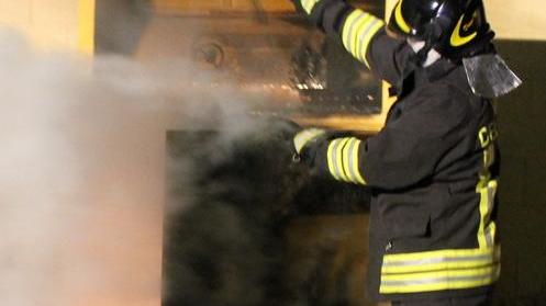 Cassonetti distrutti con i raudi
