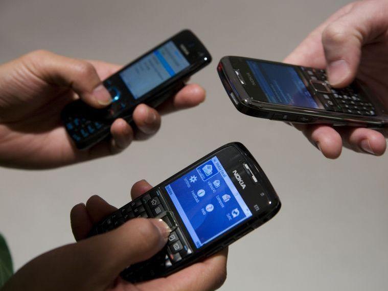 Spariscono i telefonini al cenone: individuati i due responsabili 