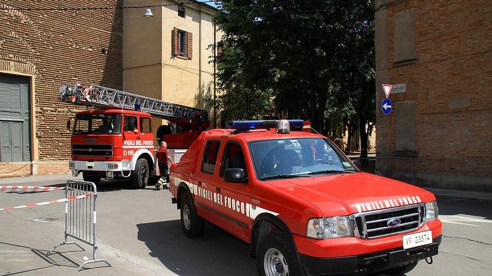 Un intervento dei vigili del fuoco a Mirandola