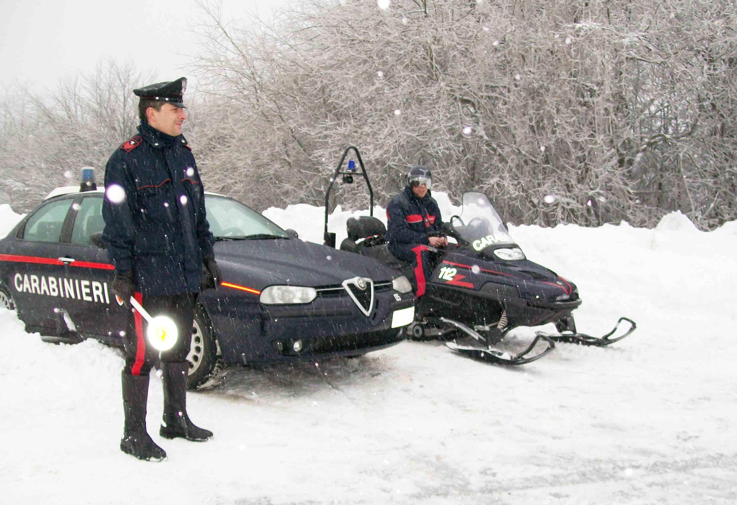 In piazza per Capodanno con un coltello in mano: operaio denunciato