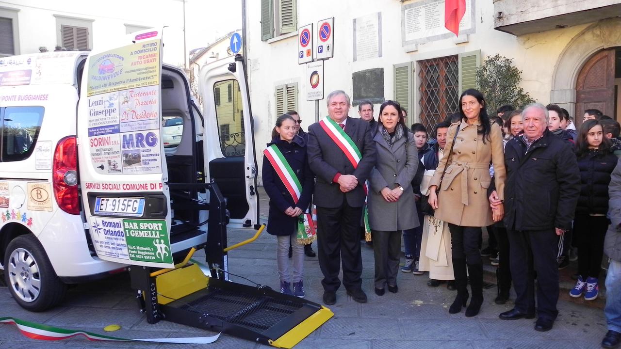 L'inaugurazione di un pulmino per il trasporto dei disabili in Valdinievole (Foto Archivio)