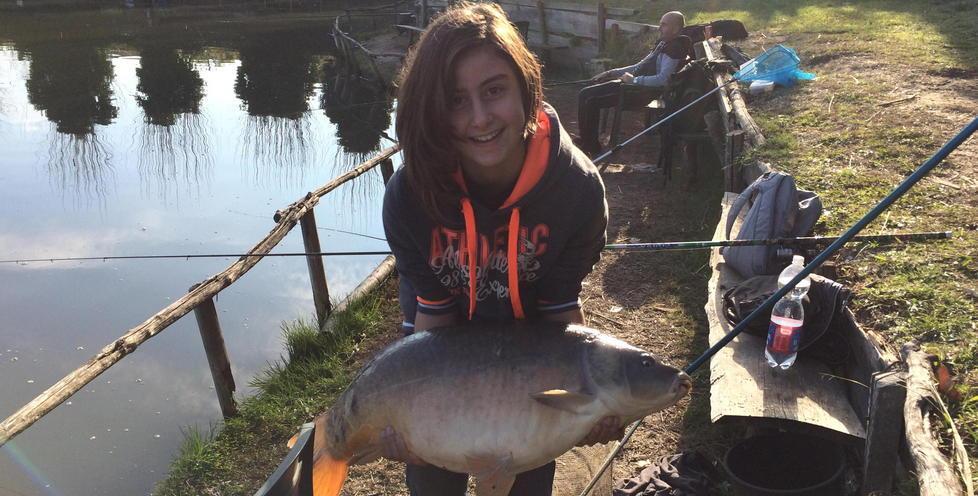 A undici anni cattura carpa di oltre 14 kg