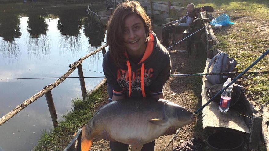 A undici anni cattura carpa di oltre 14 kg