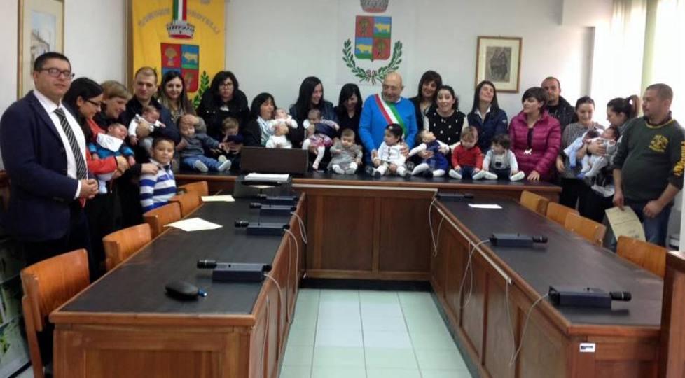 Orotelli, festa per i 17 bimbi nati nel 2015