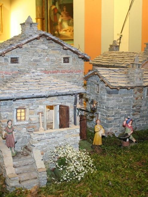 Presepe artistico da scoprire poi dolci e vino gratis per tutti