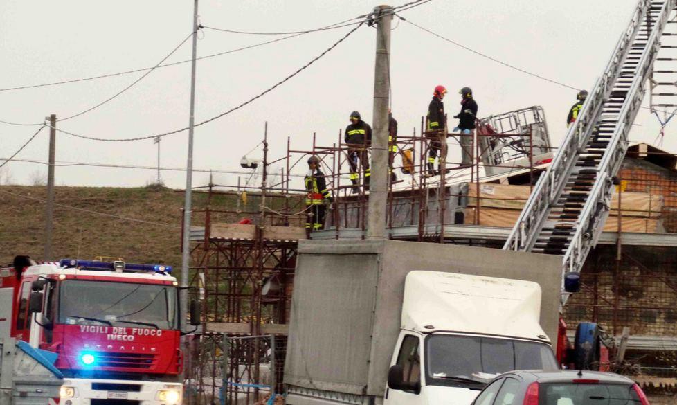 L’ultima tragedia a Porporana Muore per un malore sul tetto 