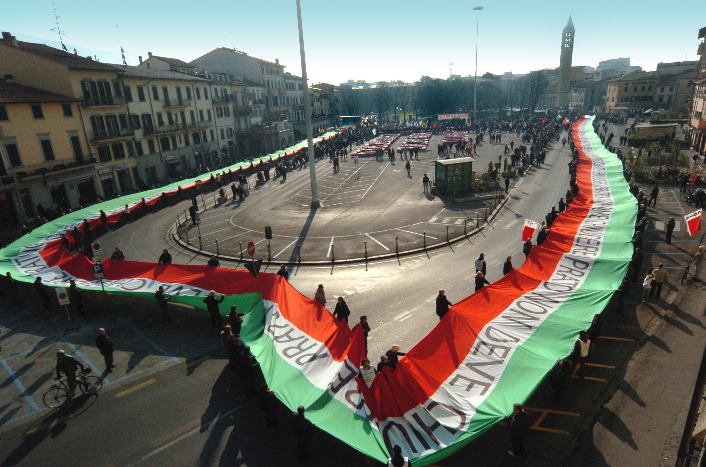 La manifestazione contro la crisi, nel febbraio 2009 in piazza Mercatale