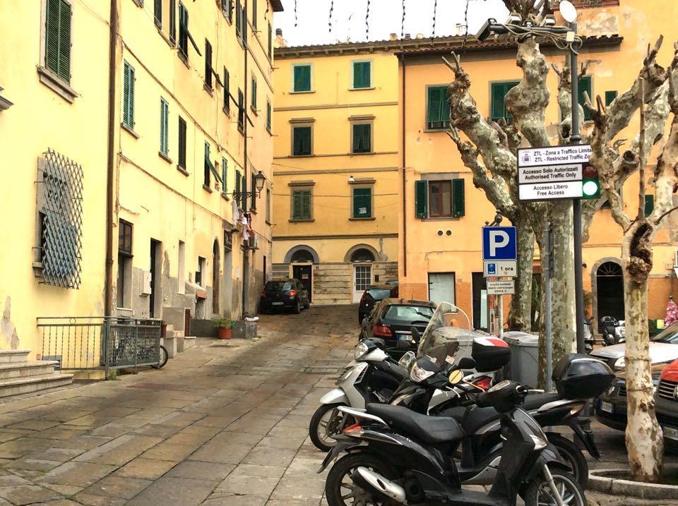 Il varco elettronico in piazza della Repubblica (foto Gio' Di Stefano)